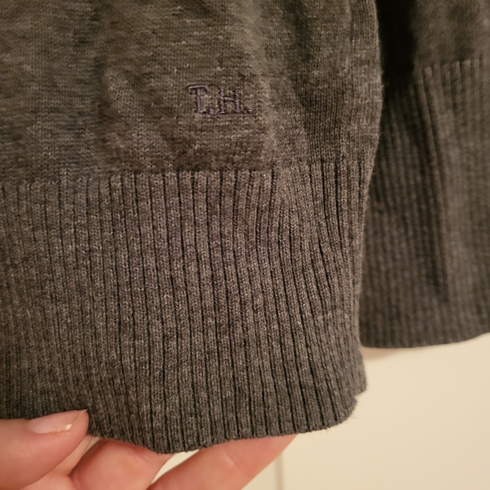 Vintage Tommy Hilfiger Gray V-Neck Sweater with Purple and White Argyle - Picture 2 of 4
